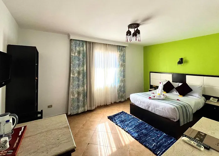 Naama Blue Sarm es-Sejk